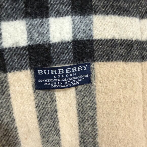 Burberry Wool & Cashmere Cape - Picture 5 of 6